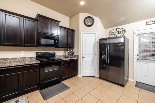 5432 Grenada Dr, Fort Worth TX 76119-8502 exterior