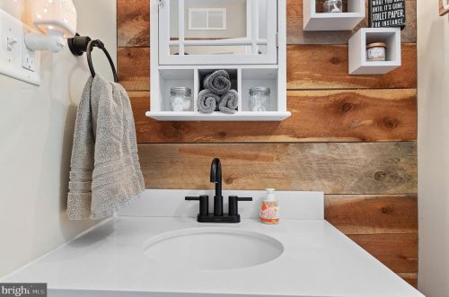 260 Columbus Dr, West Deptford NJ 08051-1258 exterior