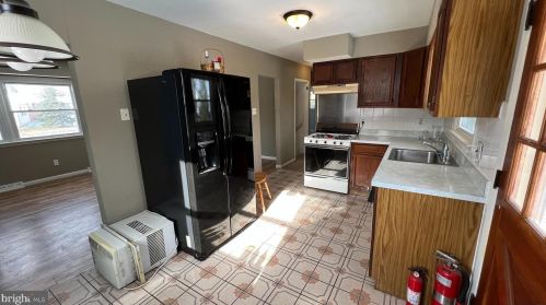 102 Military Dr, West Deptford NJ 08063-1506 exterior