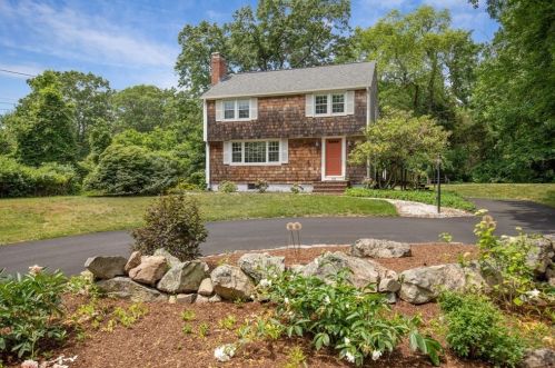 106 Weir St, Hingham MA  02043-1451 exterior