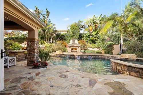 17 Buellton, Irvine CA 92602-2032 exterior