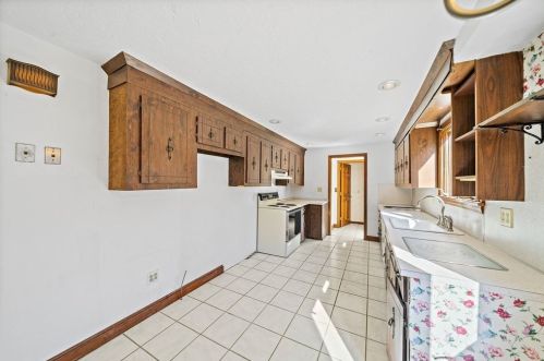 143 Rocky Hl Rd, Plymouth MA 02360-5501 exterior