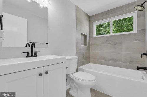 23 Wellington Pl, Burlington NJ  08016-3329 exterior