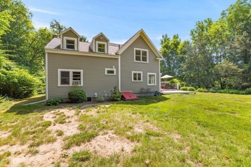 4 Pinegrove Rd, Hingham MA 02043-3923 exterior