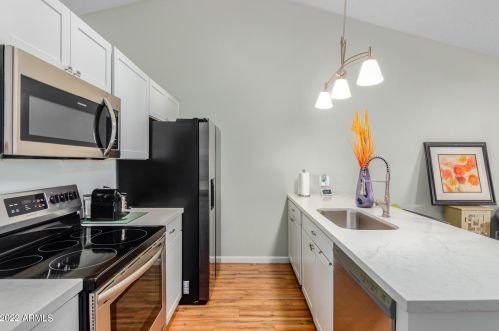 3010 Blackhawk Dr, Phoenix AZ  85050-4706 exterior