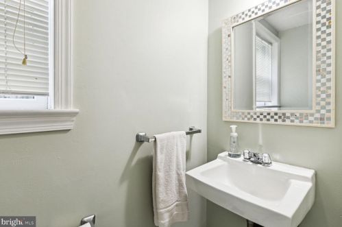 8951 Queen Maria Ct, Columbia MD 21045-2405 exterior