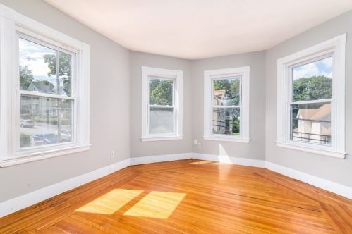 21 Whipple St, Worcester MA 01607-1339 exterior