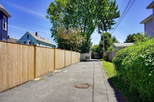 217 Bradford St, Everett MA 02149-1522 exterior