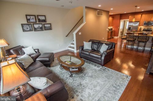 985 6th St, Philadelphia PA  19123-1405 exterior