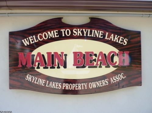 326 Skyline Lk Dr, Skyline Lakes NJ 07456-1953 exterior