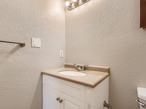 7032 Greenview Cir, Fort Worth TX 76120-1343 exterior