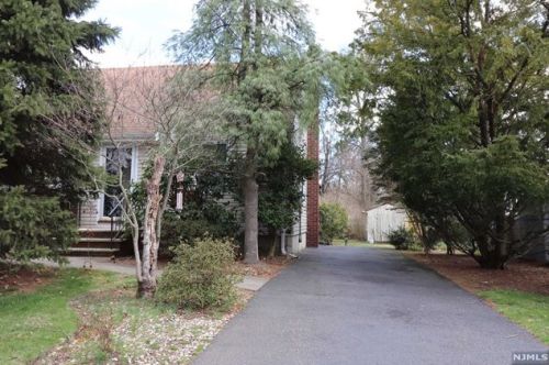 182 14th St, Cresskill NJ  07626-1806 exterior