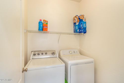 1948 77th Gln, Phoenix AZ 85035-5055 exterior