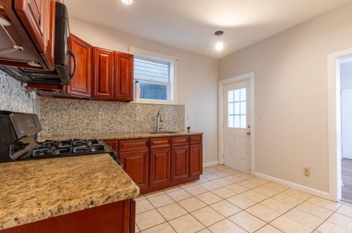 6 Railroad Ave, Carteret NJ 07008 exterior