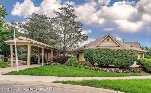 402 Daffodil Dr, Jackson Twp NJ 08527-4127 exterior