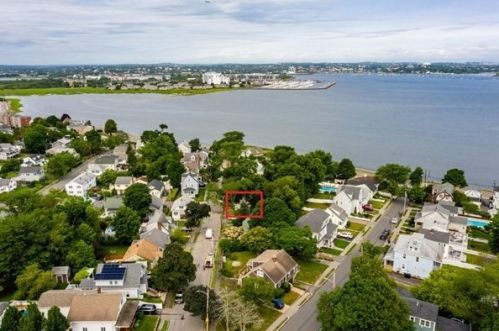 34 Trevore St, Quincy MA 02171-1127 exterior