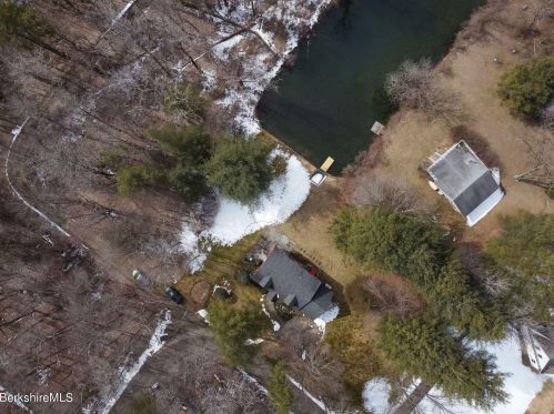 170 Oak St, Sheffield, MA 01257-9572