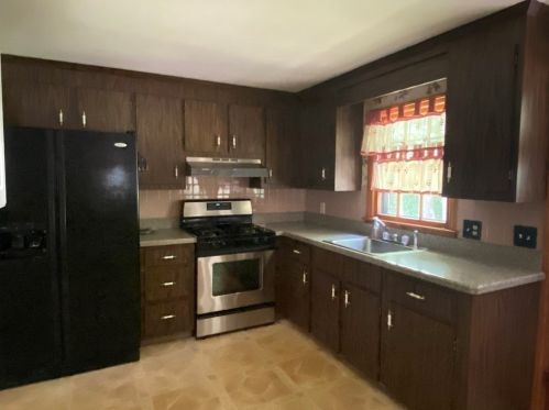 85 Leaf Ln, East Bridgewater, MA 02333-1614