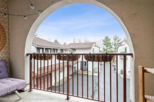 6 Tower Hl Dr, Tinton Falls NJ 07701-2473 exterior