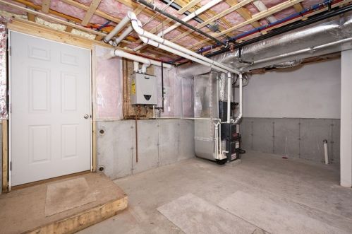 1190 Bedford St, Whitman MA 02382-1158 exterior