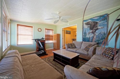 239 Hampshire Dr, West Deptford NJ 08096-4206 exterior