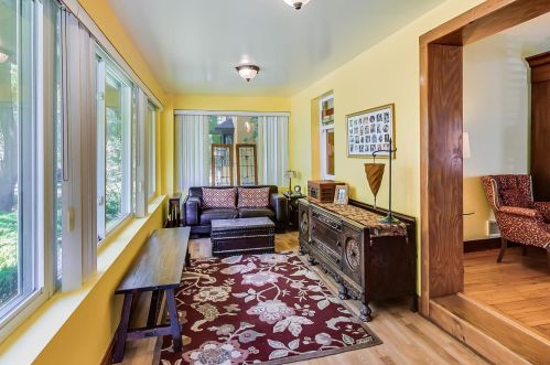 3215 Maple Ave, Forest View, IL 60402-2809