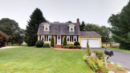 38 Denise Dr, Seekonk, MA 02771-5317