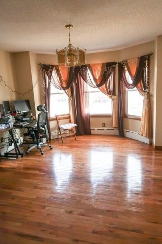 33 Independent St, New Bedford MA 02744-1800 exterior