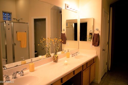 2219 Constance Way, Phoenix AZ 85042-7224 exterior