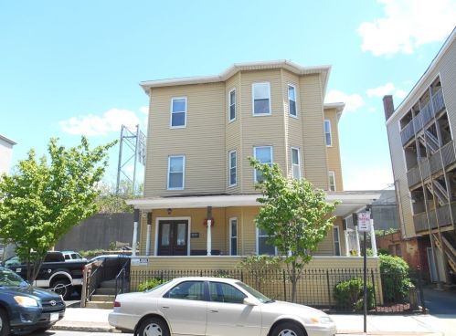 195 Millbury St, Worcester, MA 01610-2801