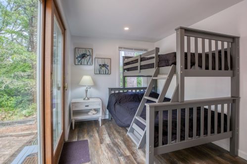 280 Great Pond Rd, Eastham MA  02642-2402 exterior