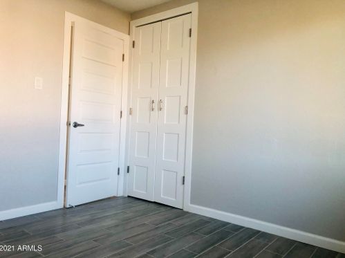 501 El Camino Dr, Phoenix AZ 85051-4627 exterior