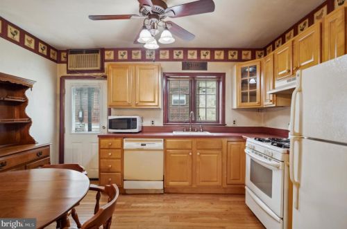 2828 11th St, Philadelphia PA  19133-1716 exterior