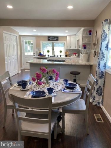 1564 Center St, West Deptford NJ  08086-3098 exterior