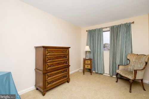 422 Meadowcroft Rd, West Deptford NJ 08096-4007 exterior