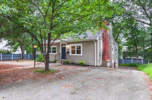 176 D St, Dracut, MA 01826-2162