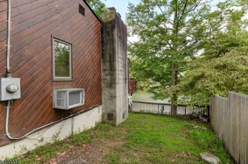 377 Skyline Lk Dr, Skyline Lakes NJ 07456-1953 exterior