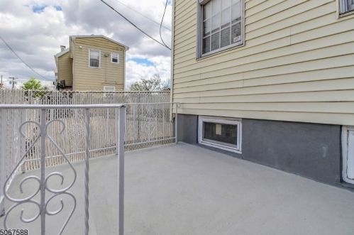 43 Cleveland St, Belleville, NJ 07109-2933