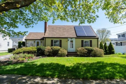 9 Country Dr, Beverly MA  01915-2628 exterior