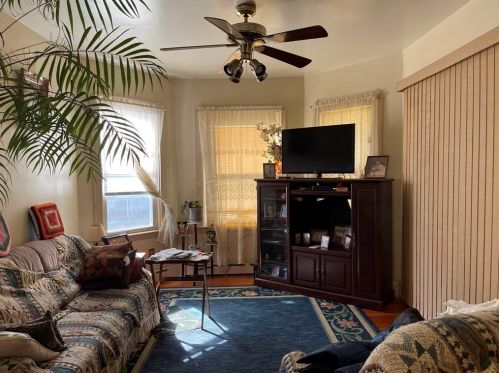 279 Earle St, New Bedford MA 02746-1813 exterior