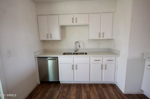 2908 Bloomfield Rd, Phoenix AZ 85029-2950 exterior