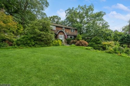 74 Kendall Dr, Skyline Lakes, NJ 07456-1841