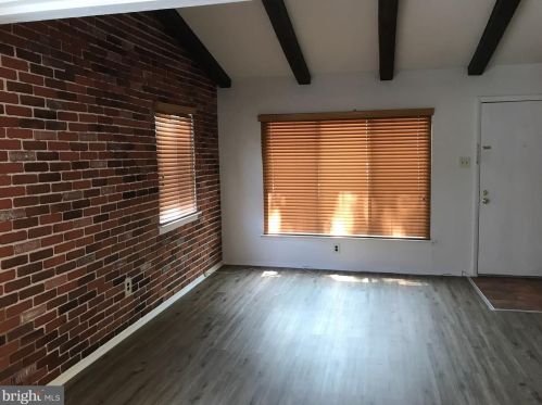 22 Maplewood Ct, West Deptford NJ  08066-2406 exterior