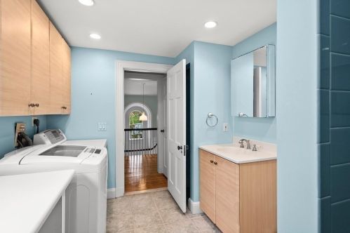 55 Farlow Rd, Newton MA 02458-2439 exterior