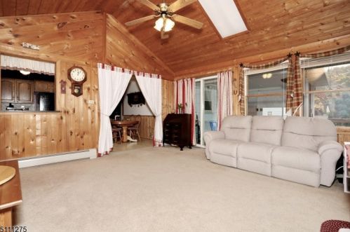 17 Russell Rd, Skyline Lakes NJ 07456-2230 exterior