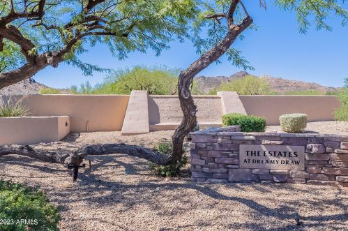 2518 Carol Ave, Phoenix, AZ 85028-4734