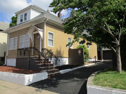 68 Sharot St, Carteret, NJ 07008-2909