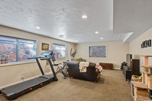 9232 Stone Ridge Cir, Sandy UT 84093-2698 exterior