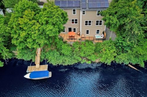 821 Merrimack Ave, Dracut MA 01826-5422 exterior