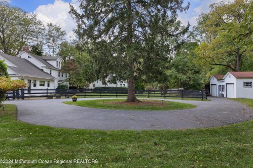 215 Silverside Ave, Little Silver NJ 07739-1713 exterior